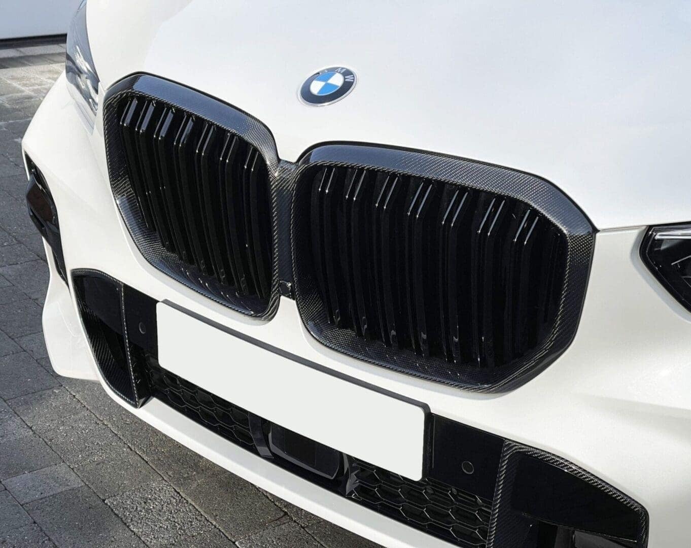 BMWG05CarbonGrilles05scaled_2nd-scaled